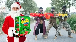 Battle Nerf War: Blue Police Use Nerf Guns Robbers Group Skills Rescuing Santa Claus