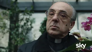 The New Pope, ep. 7-8- Voiello apprende del miracoloso risveglio di Pio XIII (CLIP)