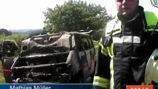 Kleinbus brannte nach Unfall aus