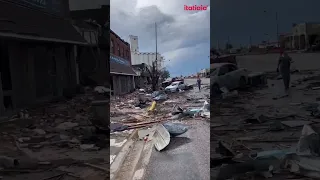 TORNADO DEIXA TRÊS MORTOS E DEVASTAÇÃO NO ESTADO DO TEXAS