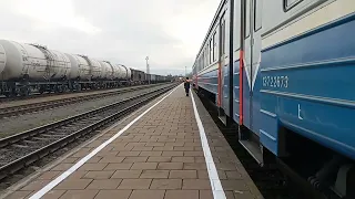 Тепловоз ТЭП70-0206 с поездом №606Б Брест-Полоцк с Гомельской группой вагонов прибывает в Полоцк