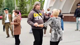 Kharkiv Харьков Танцы Подруга Парк Горького 2021