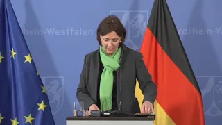 Live: Schulministerin Yvonne Gebauer informiert zum Unterrichts- und Schulgeschehen