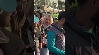 Shadab Khan ignored the Kiwi girl who said “I Love you” to him #shadabkhan #pakistan #newzealand