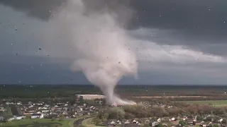 Drone Captures Footage Of EF-3 Tornado Over Andover, Kansas!