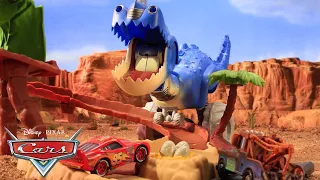 Lightning McQueen and Mater’s Dinosaur Course Adventure! | Pixar Cars