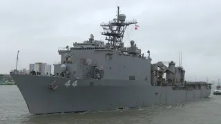 US warship deploys marines onto UK beach from France 🇺🇸 🇫🇷 🇬🇧