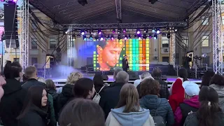 Никита Фоминых исполнил популярный хит тик тока “Italodisco” на празднике города Барановичи.