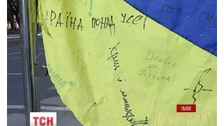 Президент України починає флешмоб «Підпиши прапор»