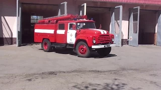 ZiL-130 Engine 6 responding from fire station