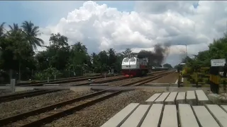 Menunggu KA BBM Diberangkatan dari Stasiun Rewulu Sedayu Bantul