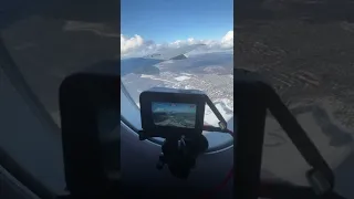Снимал полет от начала и до конца одним видео. Sukhoi superjet. И мое первое видео в таком формате:)