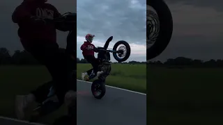 12 o'clock ♥️🔥 #wheelie #supermoto