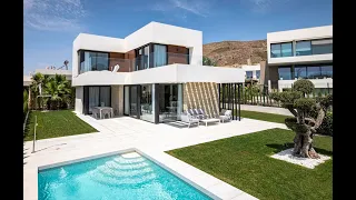 Detached villas with sea views in Finestrat