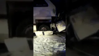 Авария в Алтайском крае,люди час не могли выйти из автобуса