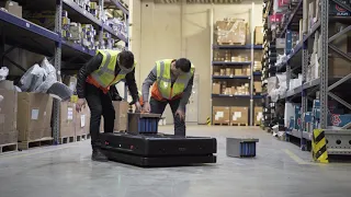 Pallet Handling Robot Guide | Changing the Battery