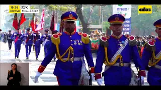 Traspaso de mando: inicia desfile militar frente a Mburuvichá Róga