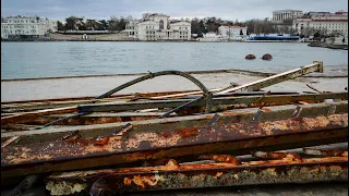 Водолазы МЧС России обследовали места крещенских купаний в Севастополе, подняв из воды тонны металла