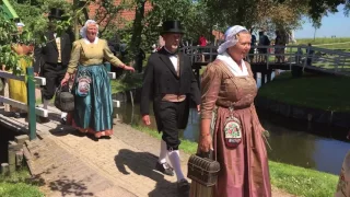 Optocht klederdracht festival Enkhuizen