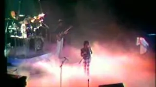 Queen - We Will Rock You (fast) - Live 12/11/77