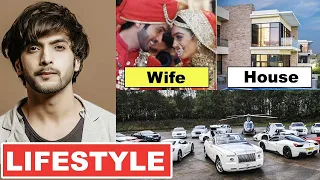 Ashish Dixit Lifestyle 2022, Girlfriend, Wife, House, Income, Cars, Family, Biography