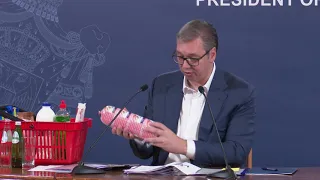 Vučić i ministri doručkovali parizer - srećan dan pojeftinjenja