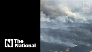Bushfires in Australia force people to flee