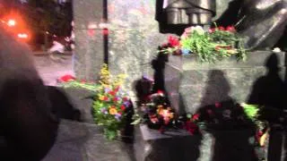 Квіти до пам'ятника Шевченку для Героїв Майдану