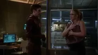 Felicity Topless! (The Flash - Season 1 Episode 8 Flash vs Arrow)