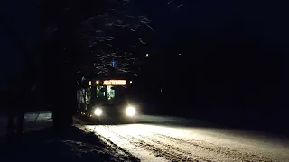 Троллейбус в полной темноте | Ранее зимнее утро