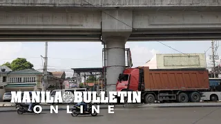 12-wheeler truck hits LRT-2 post in Antipolo City; 2 hurt