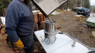 Finishing and vacuum filtering maple syrup