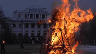 Сожжение чучела Масленицы. Санкт-Петербург. Burning of the Maslenitsa effigy. Saint Petersburg.