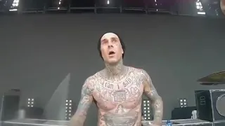 Travis Barker amazing drum solo! / Solo de batería de Travis Barker