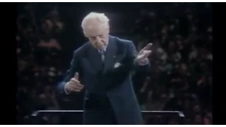 Bach-Stokowski 'Little Fugue' - Bernstein introduces the Maestro