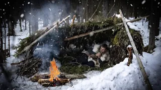 SURVIVAL at NIGHT in a wild SNOWY forest | Only KNIFE and DEERSKIN | Bushcraft 🌲 ASMR