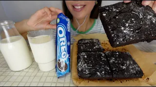 ASMR Mukbang Chewy Homemade Oreo Brownies with a Glass of Milk 🍫🥛| Eating and Baking sounds 🎧👩🏻‍🍳