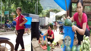 Starting a new day: 33-year-old infertile woman chops bananas and picks melons to sell at the market