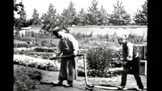 [1895 First Comedy Movie] The Sprinkler Sprinkled   LOUIS LUMIERE   L'Arroseur Arrose