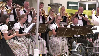 RAINERMARSCH MIT PFARRER  --  Bürgermusik St. Gilgen