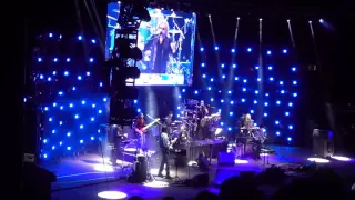 Hall and Oates band intro & "Kiss on my List" Red Rocks September 12, 2016