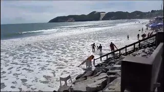 Maré Alta Expulsa Banhistas na Praia de Ponta Negra