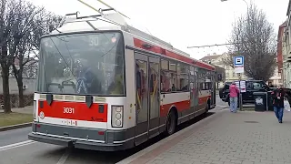 Trolejbus Škoda 21Tr na zastávce Slovánské náměstí