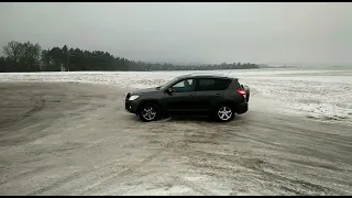 Toyota Rav4 2009 drift on ice road