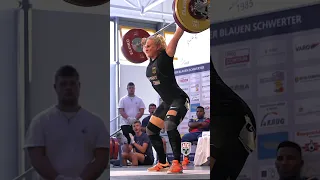 Lisa Marie Schweizer (71kg 🇩🇪) 105kg / 231lbs Snatch PR! #snatch #slowmotion #weightlifting