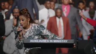 Dr. Dorinda Cole Shifts the Entire Service with a MIGHTY  Praise Break at 2023 AIM COGIC CONVENTION