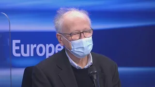 Vaccin AstraZeneca : "Ce n’est pas un vaccin de seconde zone", répond Alain Fischer