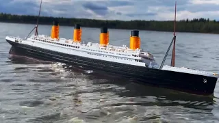 Titanic Model Ship at the Lake ( Will it SInk or Float? )