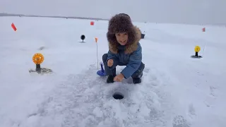 Первая щука и сразу трофей! Сколько эмоций... Рыбалка на жерлицы в марте 2021.