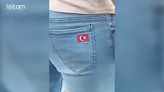 Ջինսերի վրա թուրքական դրոշով երիտասարդներ՝ Հանրապետության հրապարակում